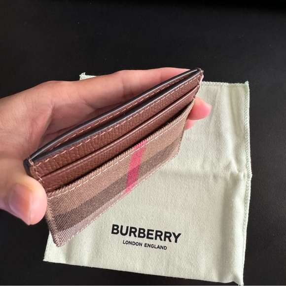 Authentic Burberry card case - Picture 4 of 5